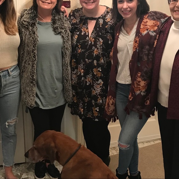 Umgee Fall Color Tunic with Flutter & Keyhole - Picture 6 of 7